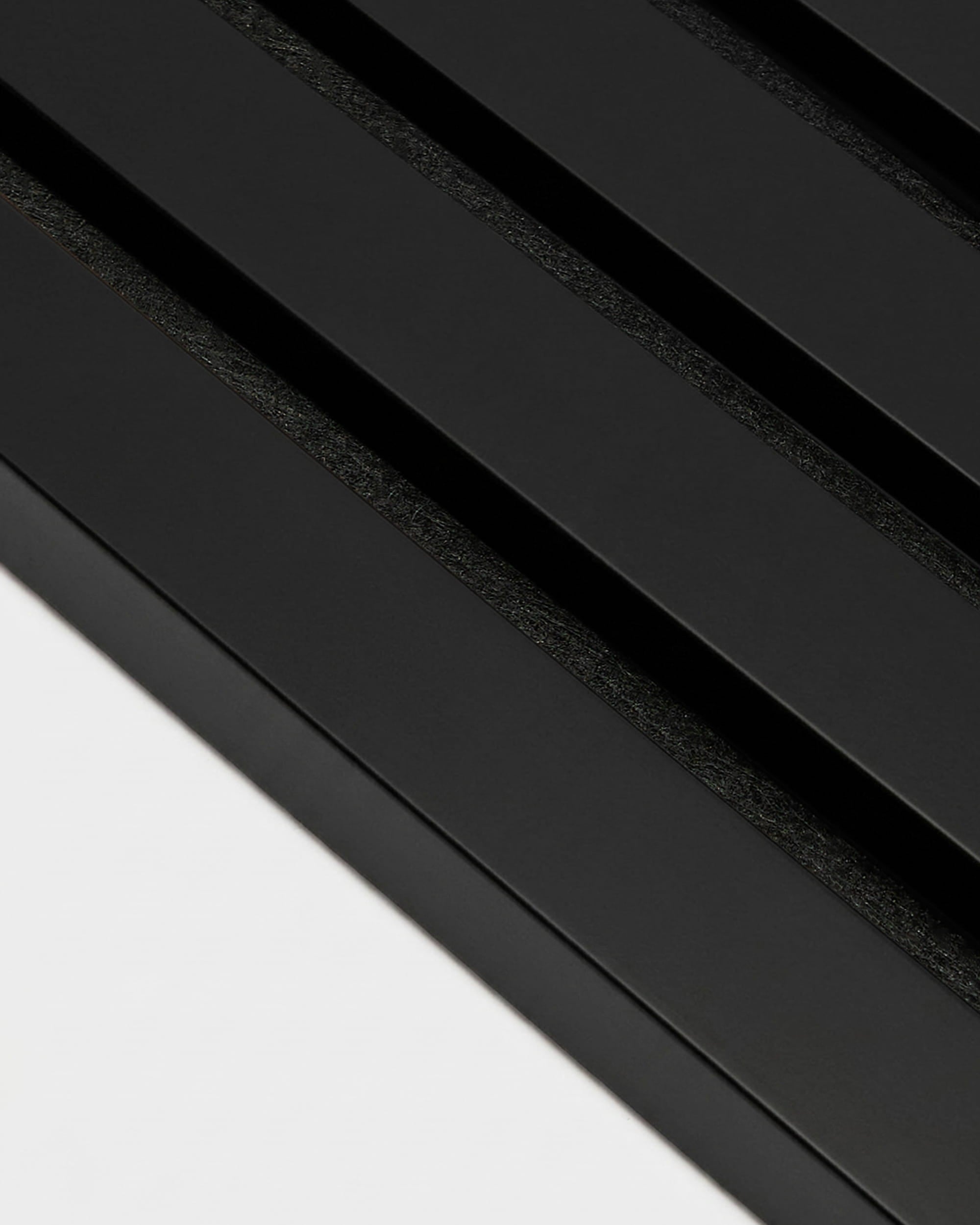 Installation Products | End lamella / Colored, Black (Wrapped), 2,2 cm