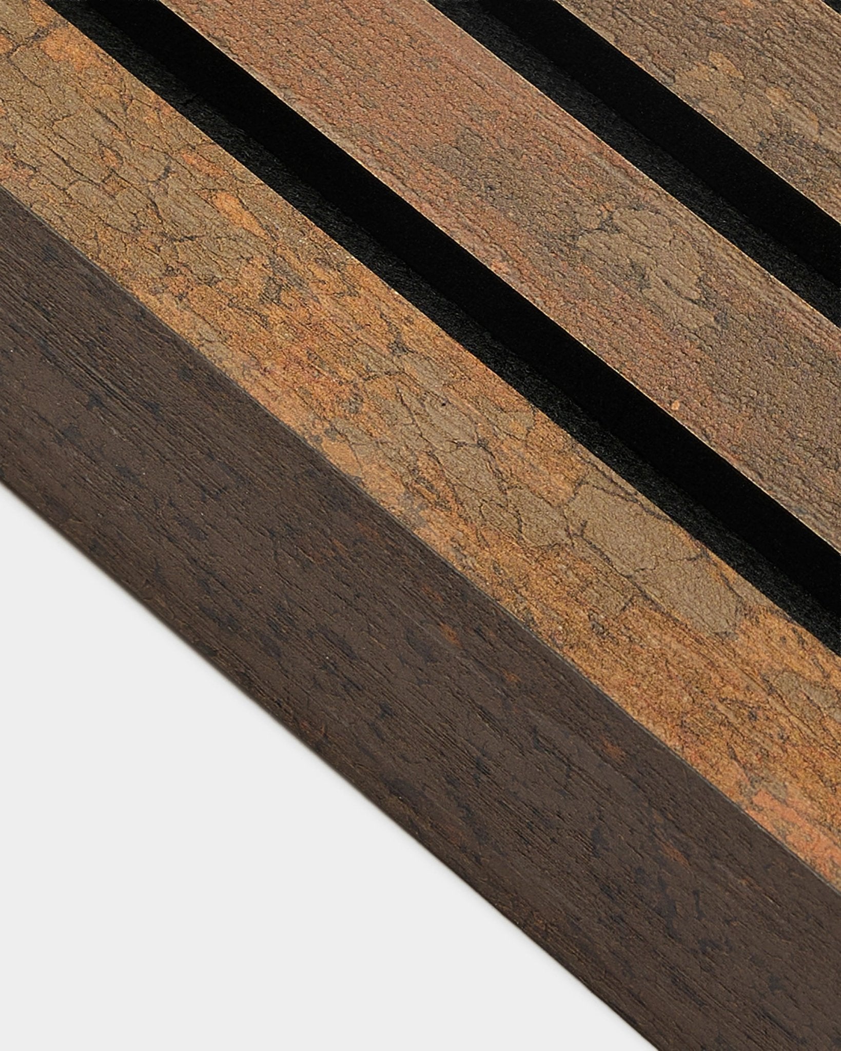 Close-up of WoodUpp Akupanel end lamella in Oxide Copper, 6.7 cm, featuring an MDF frame with slots and a textured, worn surface.
